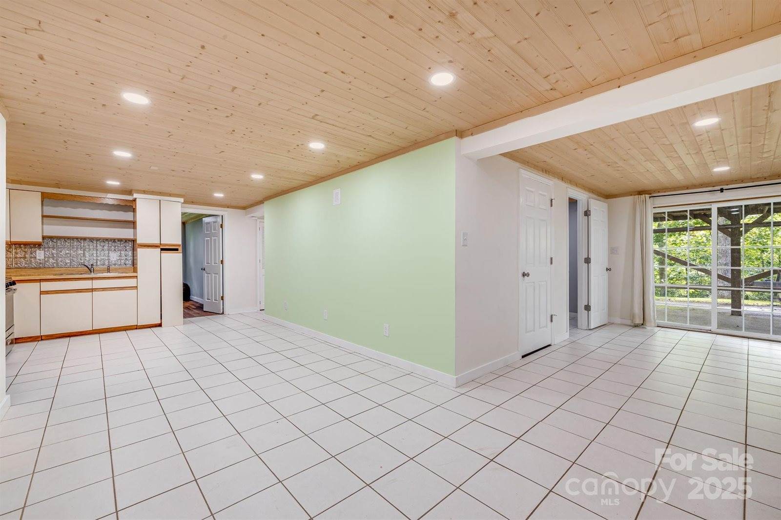 1 Glen Cove Road, Arden, NC 28704