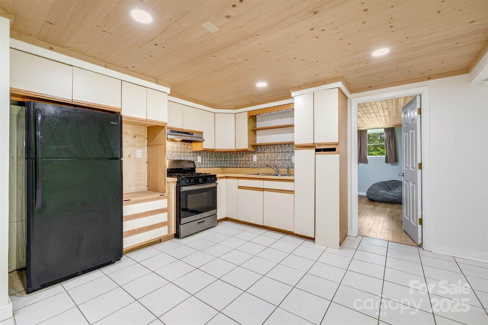 1 Glen Cove Road, Arden, NC 28704