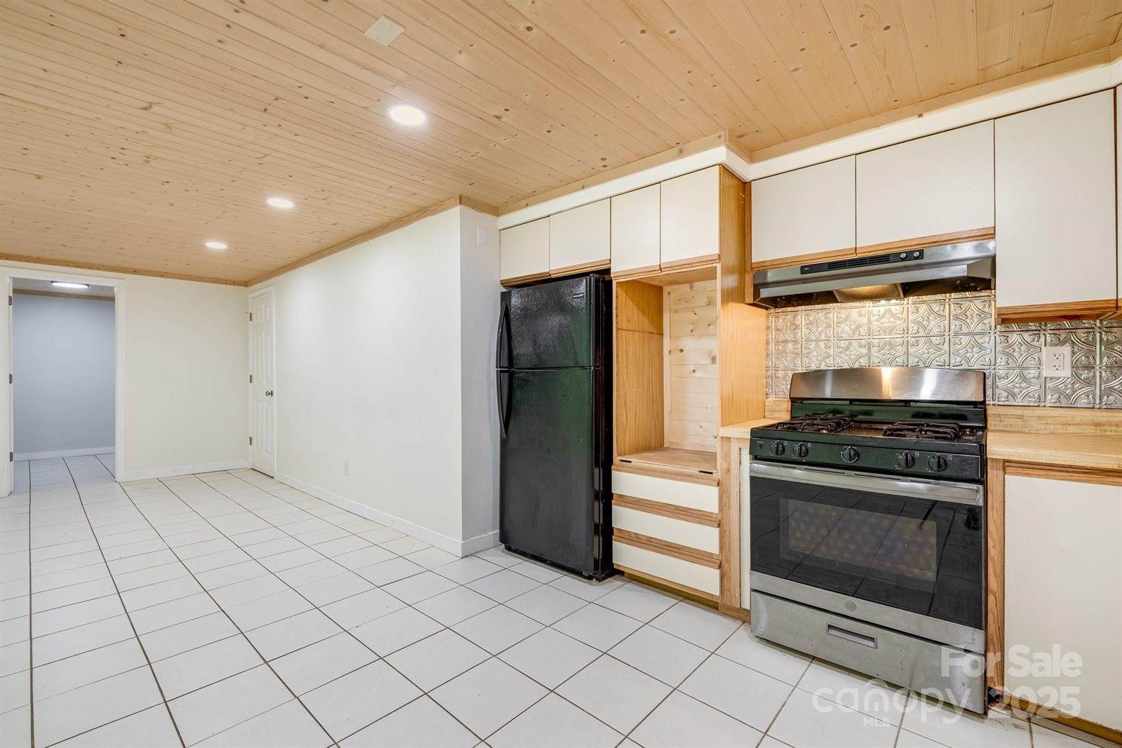 1 Glen Cove Road, Arden, NC 28704