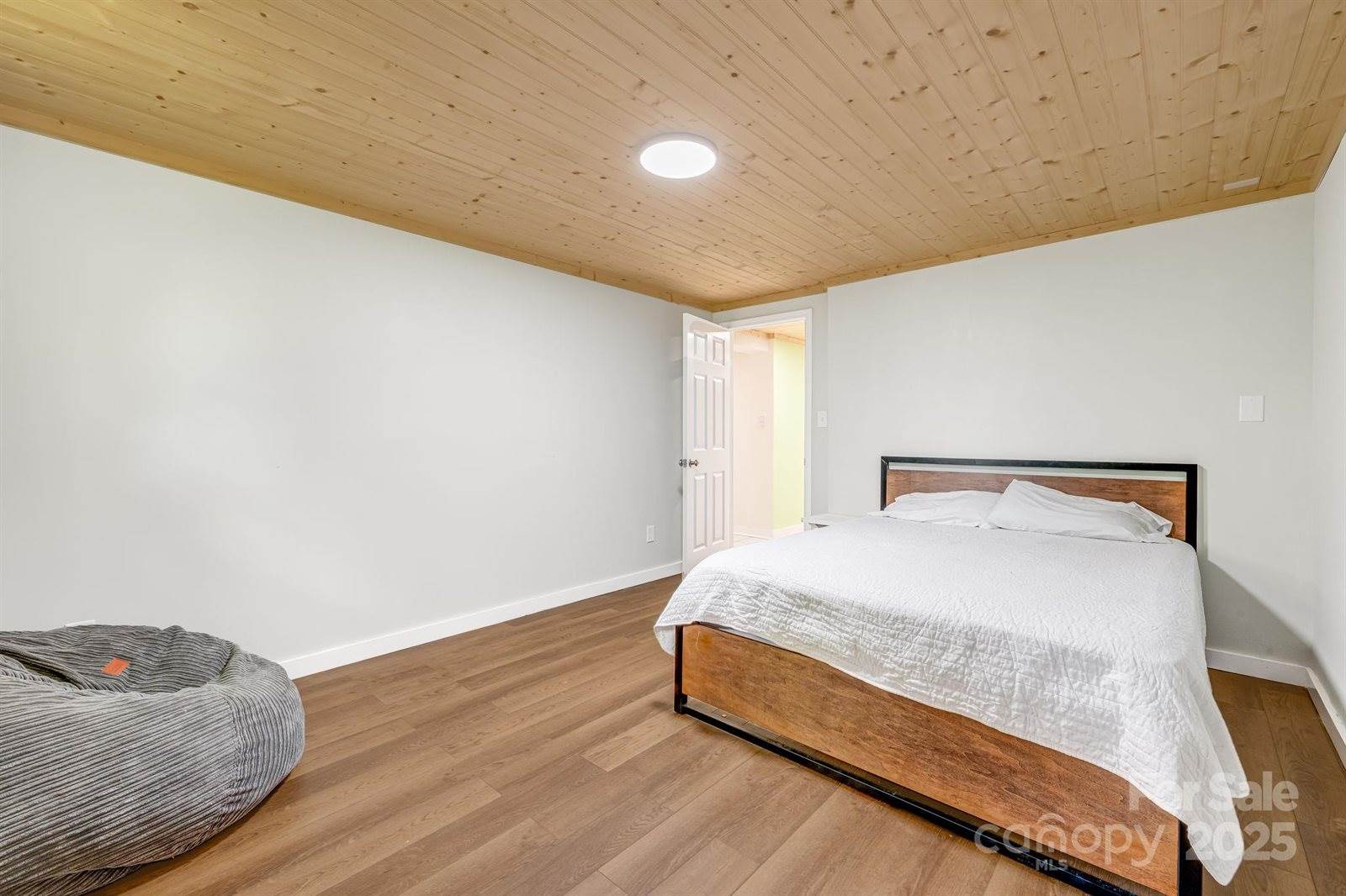 1 Glen Cove Road, Arden, NC 28704