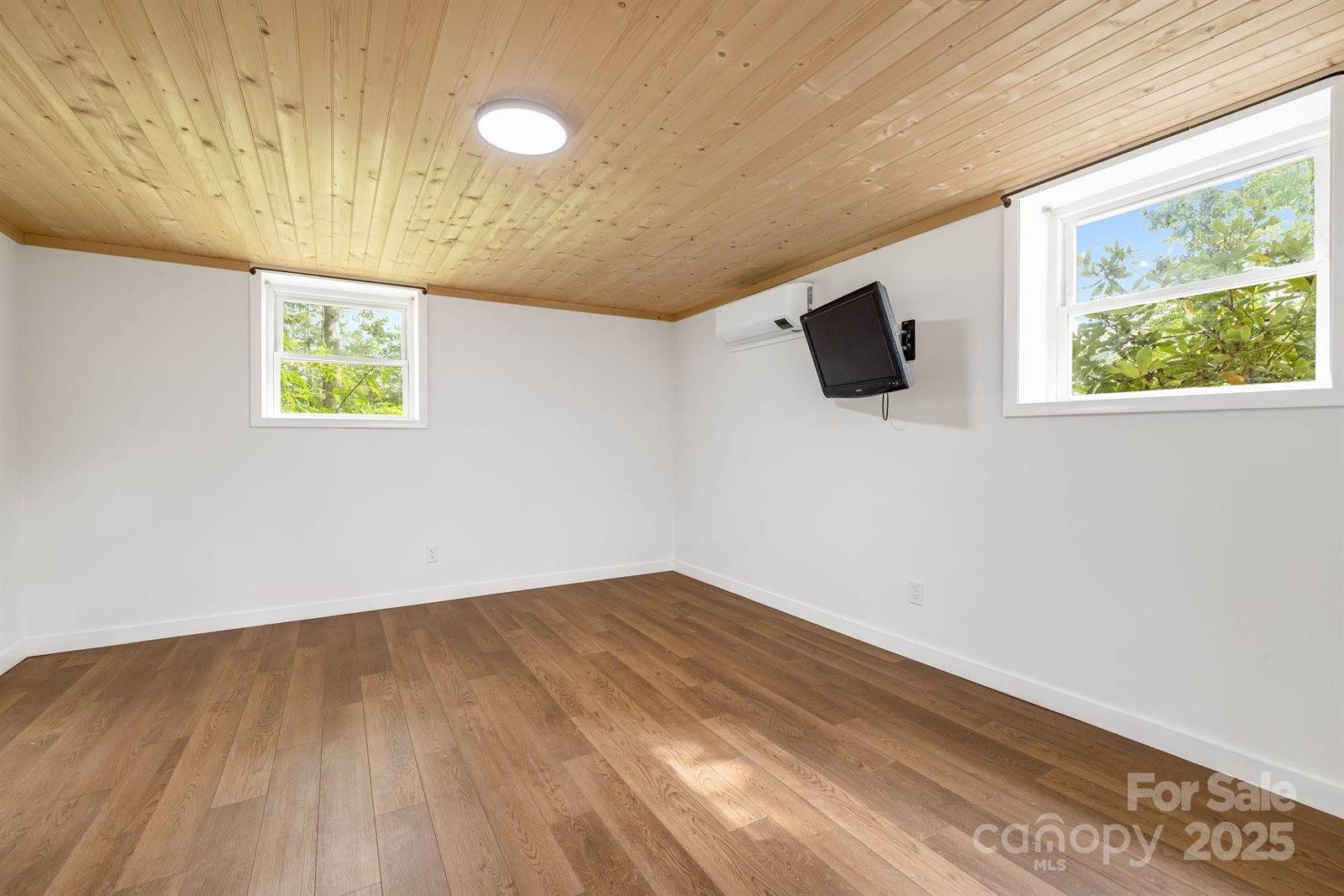 1 Glen Cove Road, Arden, NC 28704