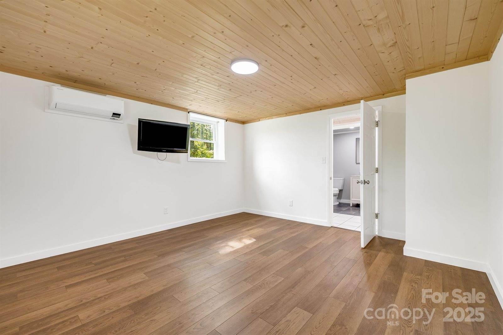 1 Glen Cove Road, Arden, NC 28704