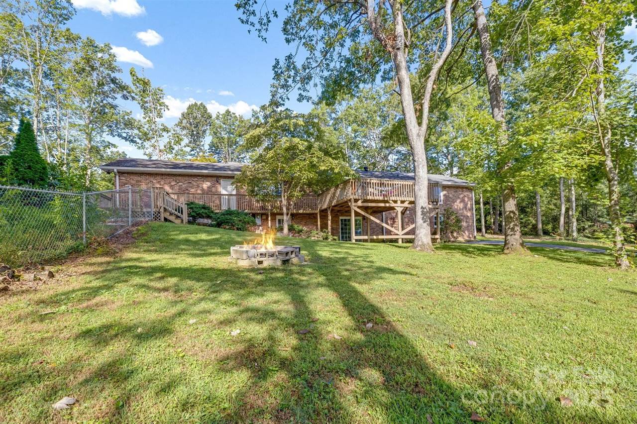 1 Glen Cove Road, Arden, NC 28704