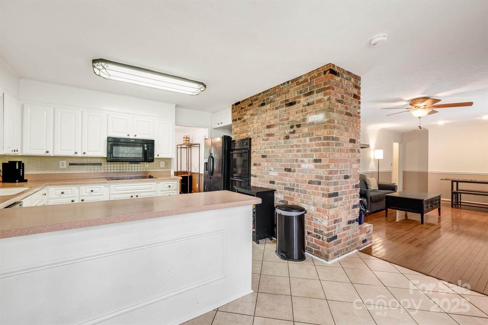 1 Glen Cove Road, Arden, NC 28704