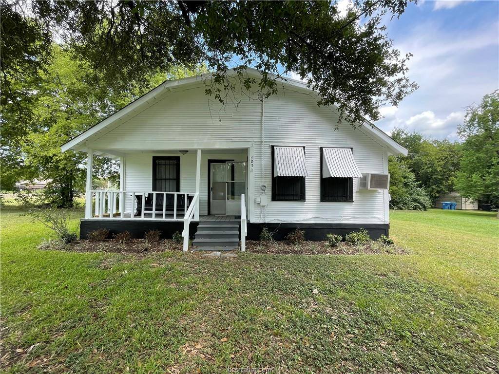 405 Woodrow Jackson Drive, Navasota, TX 77868