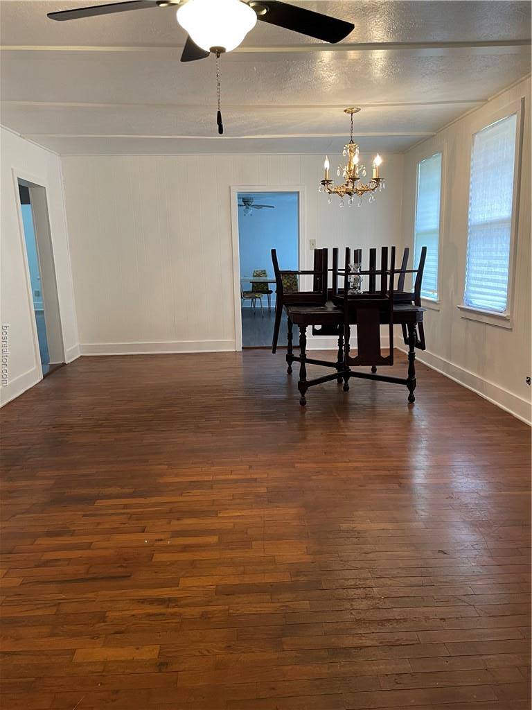 405 Woodrow Jackson Drive, Navasota, TX 77868