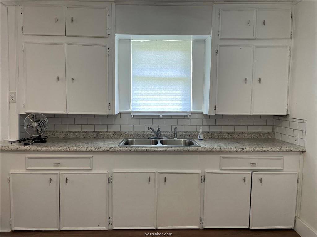 405 Woodrow Jackson Drive, Navasota, TX 77868