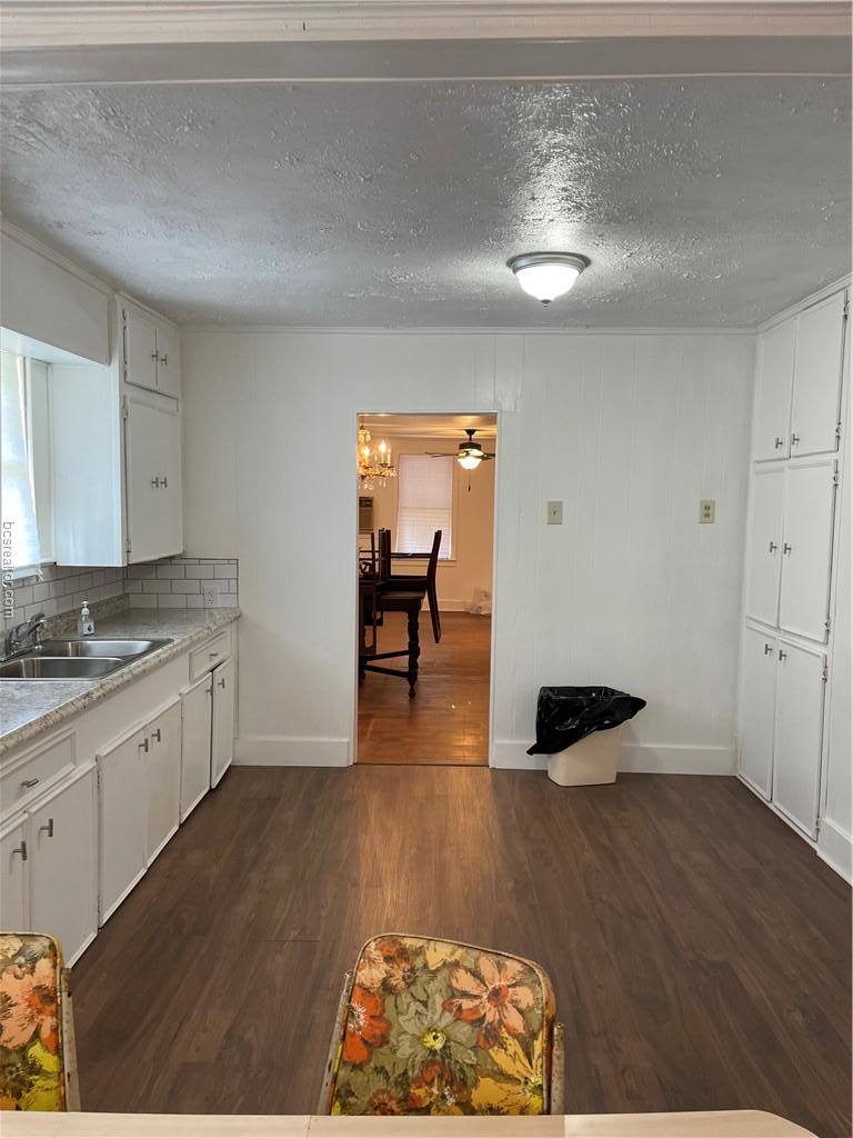 405 Woodrow Jackson Drive, Navasota, TX 77868