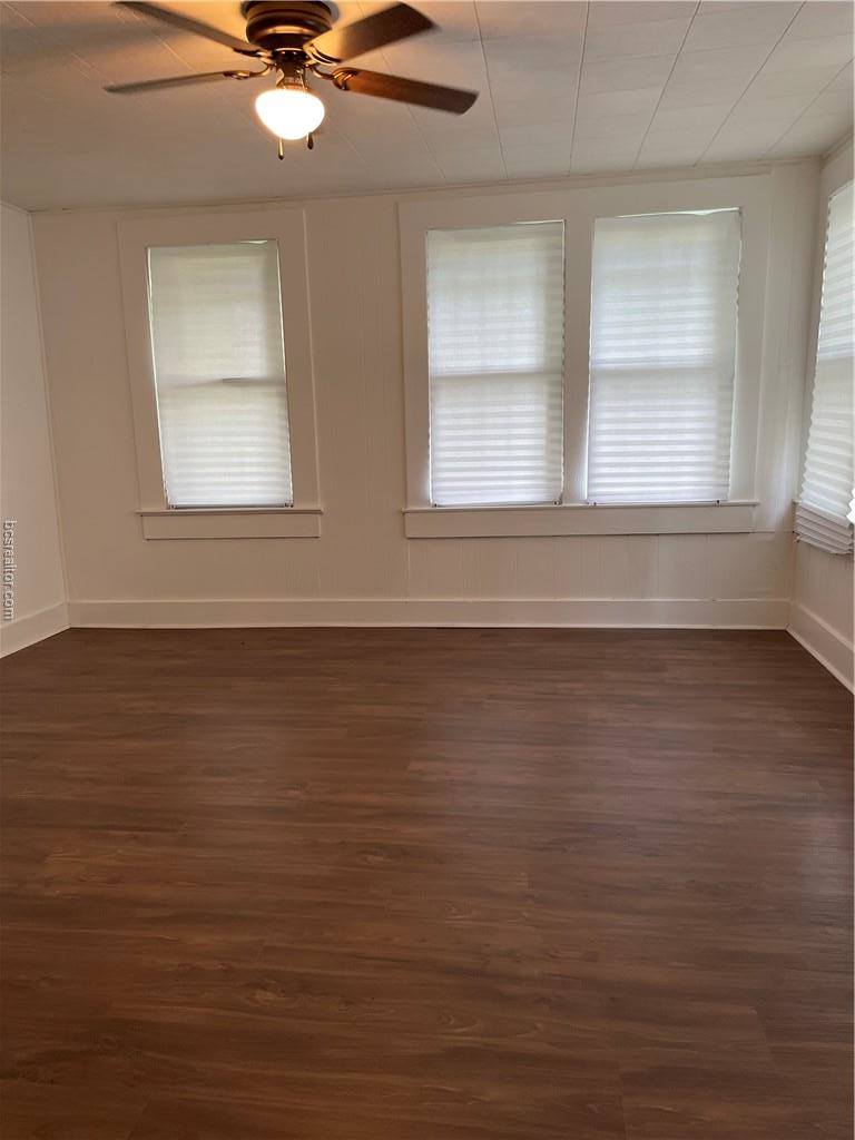 405 Woodrow Jackson Drive, Navasota, TX 77868