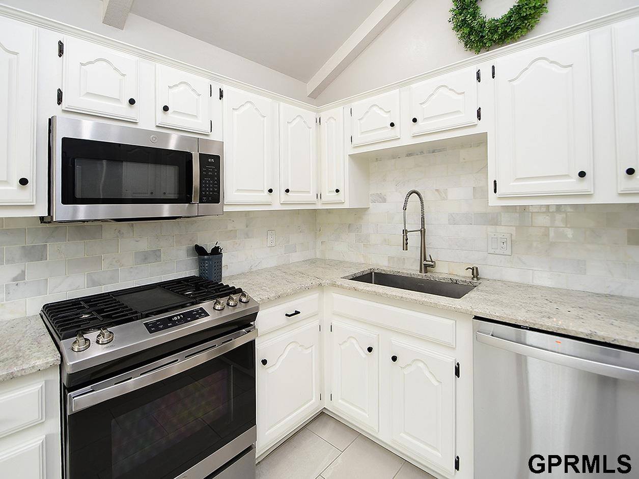 14911 Jefferson Circle, Omaha, NE 68137