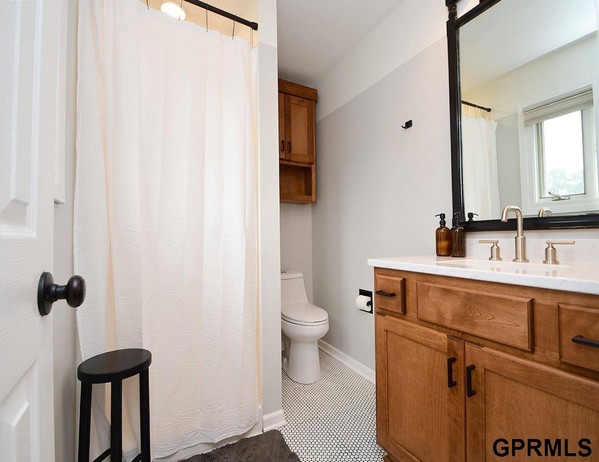 14911 Jefferson Circle, Omaha, NE 68137