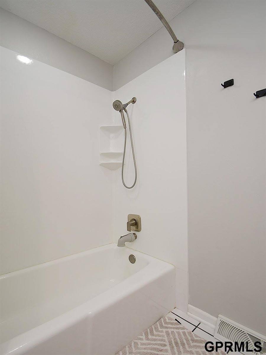 14911 Jefferson Circle, Omaha, NE 68137