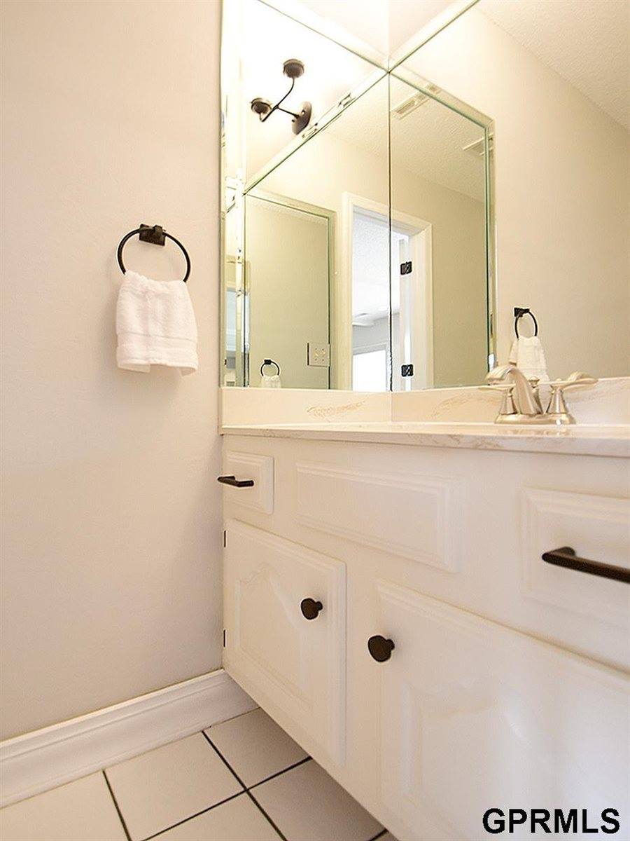 14911 Jefferson Circle, Omaha, NE 68137