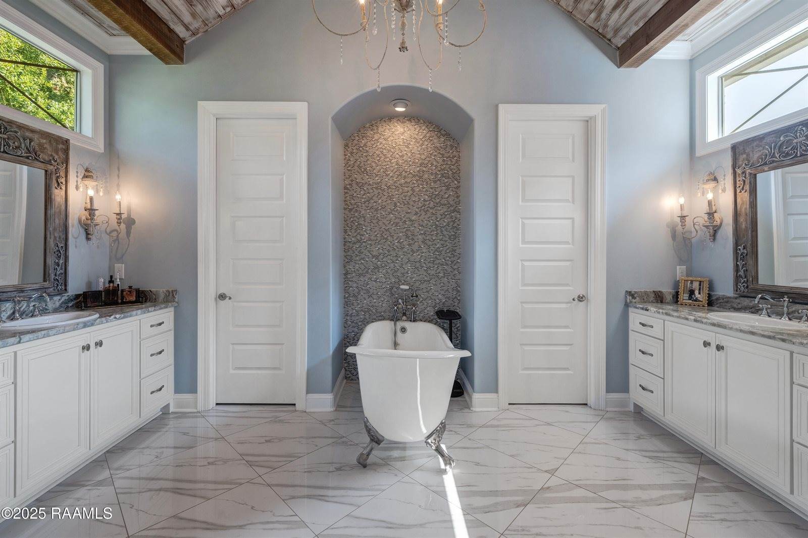 111 Sandalwood Drive, New Iberia, LA 70563