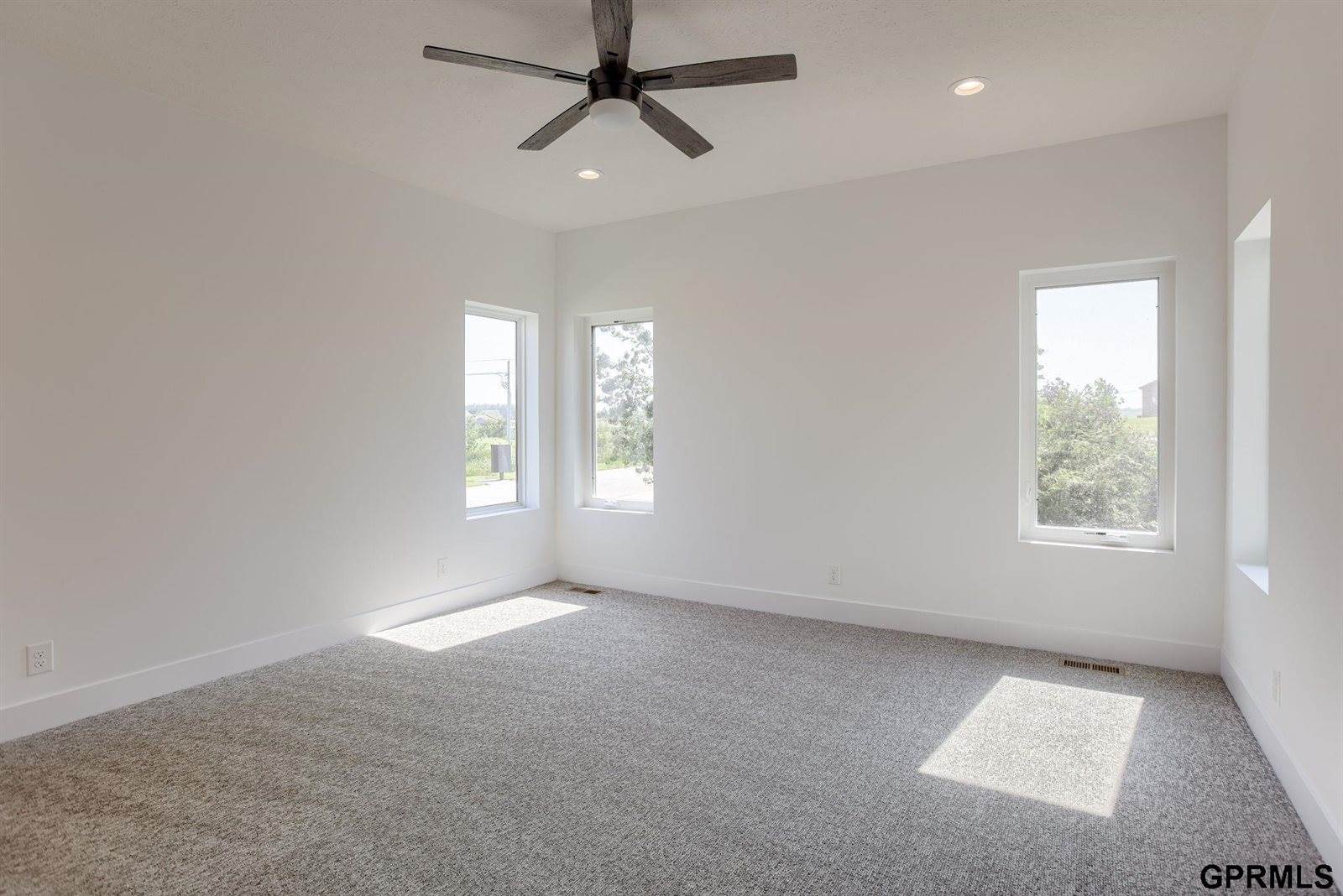 8178 South 185 Street, Omaha, NE 68136