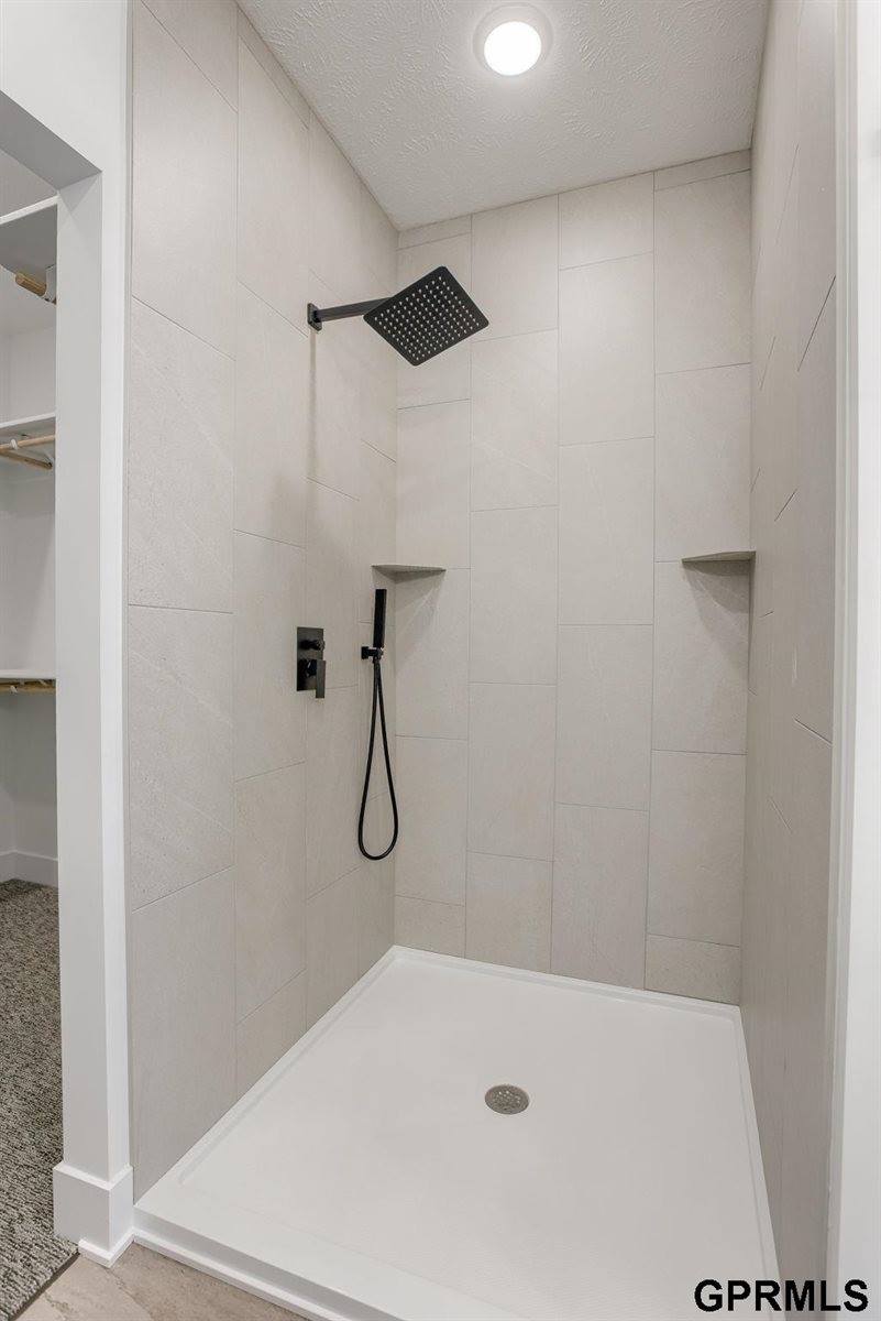 8178 South 185 Street, Omaha, NE 68136