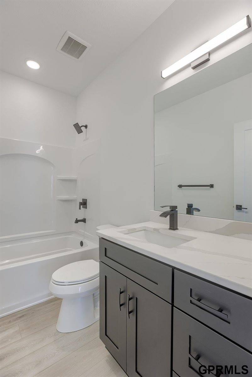 8178 South 185 Street, Omaha, NE 68136