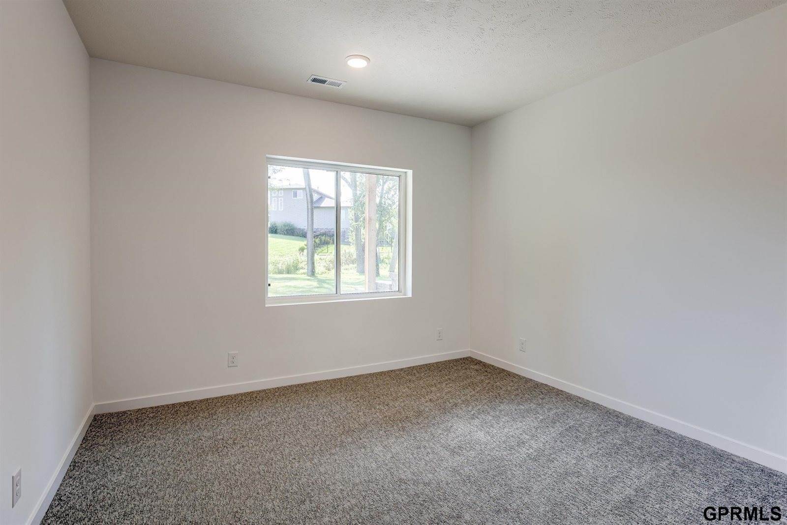 8178 South 185 Street, Omaha, NE 68136