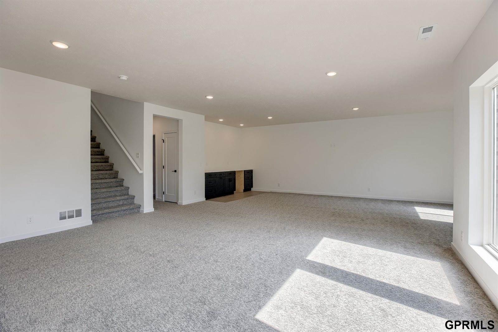 8178 South 185 Street, Omaha, NE 68136