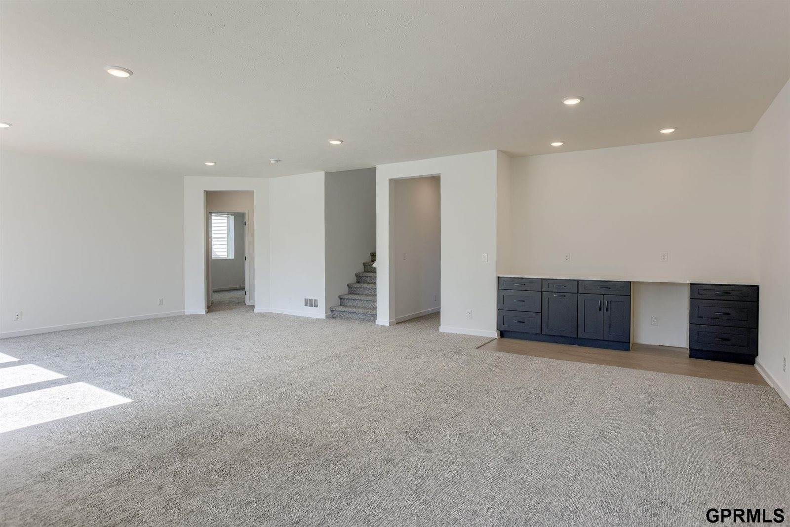 8178 South 185 Street, Omaha, NE 68136