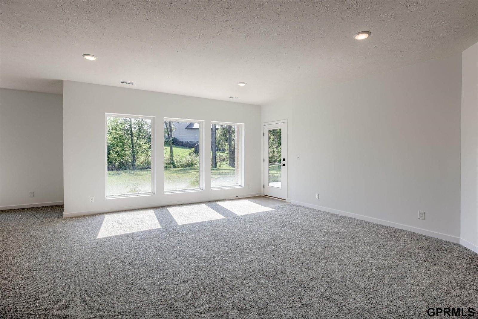 8178 South 185 Street, Omaha, NE 68136