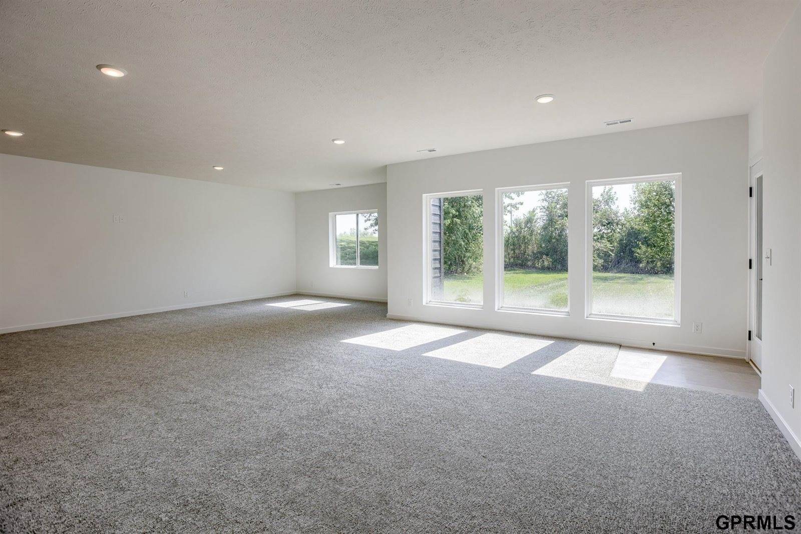 8178 South 185 Street, Omaha, NE 68136