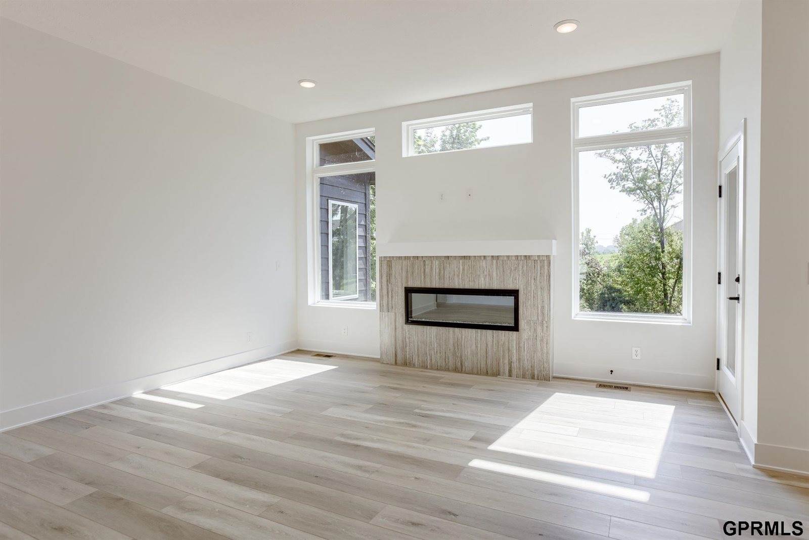 8178 South 185 Street, Omaha, NE 68136