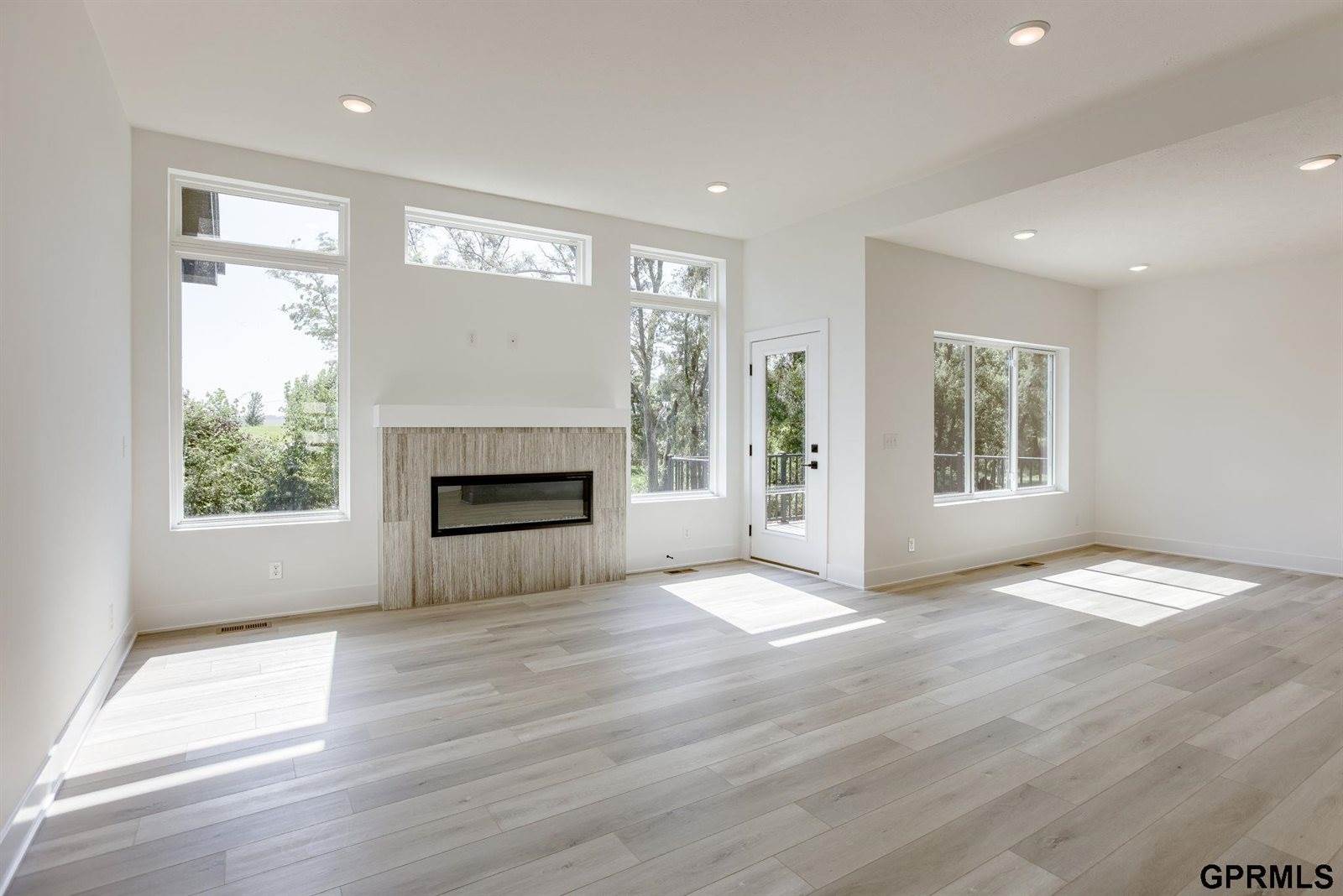 8178 South 185 Street, Omaha, NE 68136