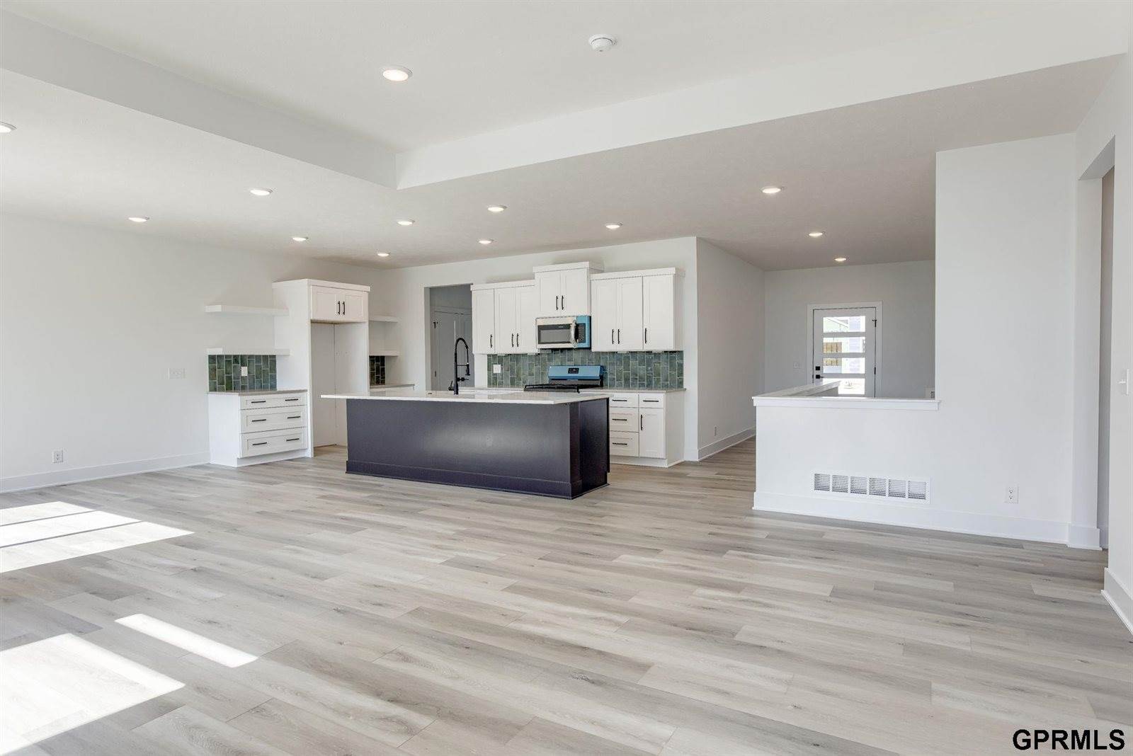 8178 South 185 Street, Omaha, NE 68136