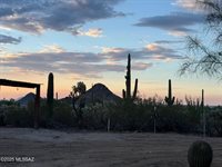 6080 North Bobcat Lane, Marana, AZ 85743