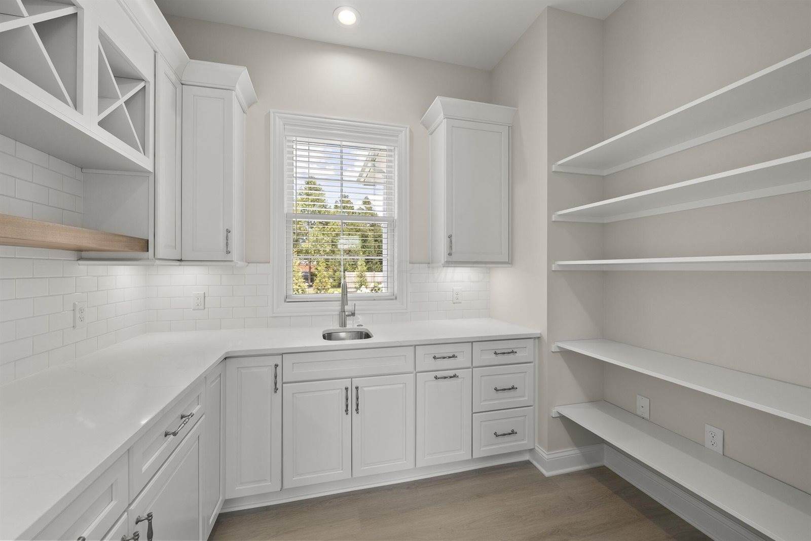 1984 Ridgeview Road, Columbus, OH 43221