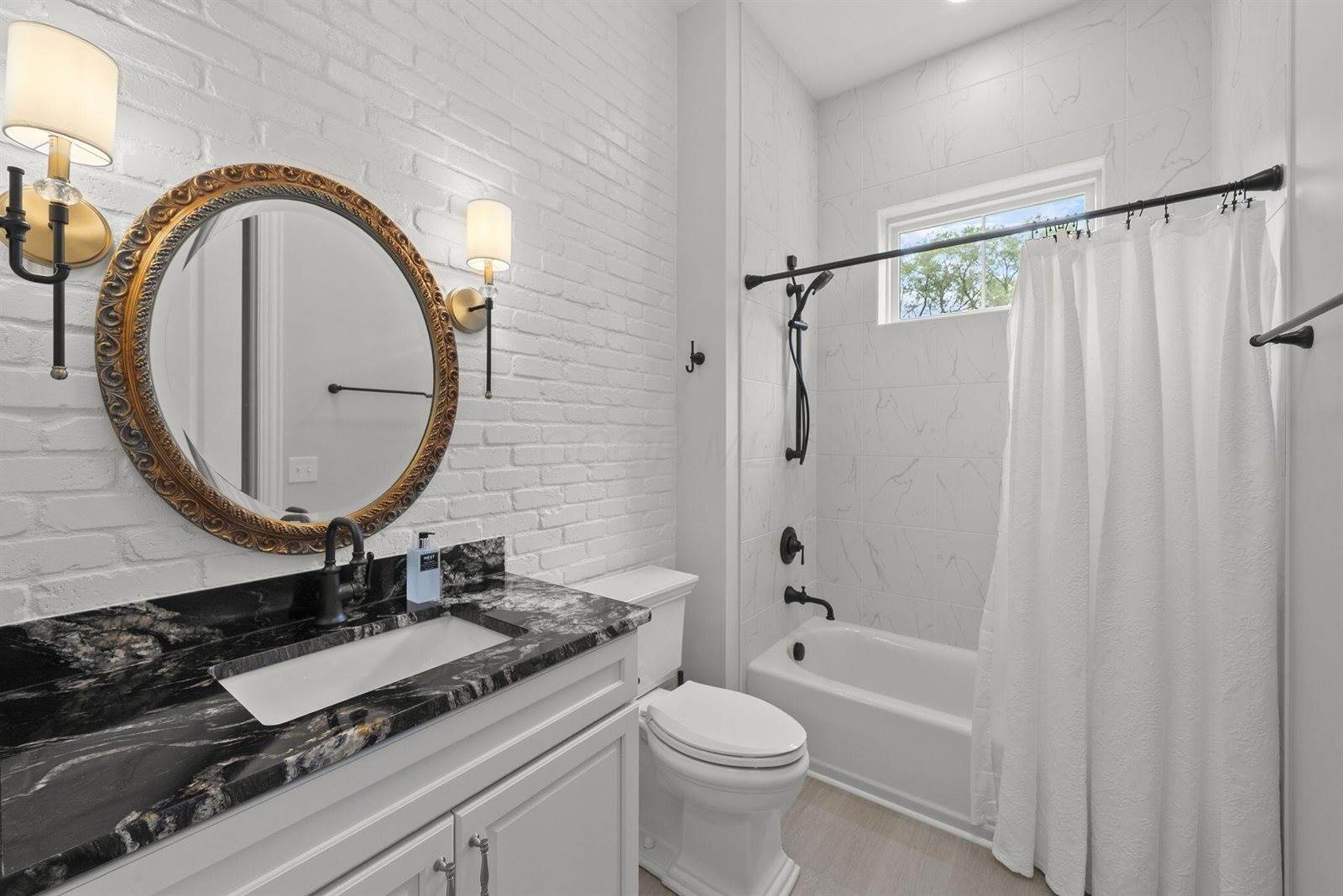 1984 Ridgeview Road, Columbus, OH 43221