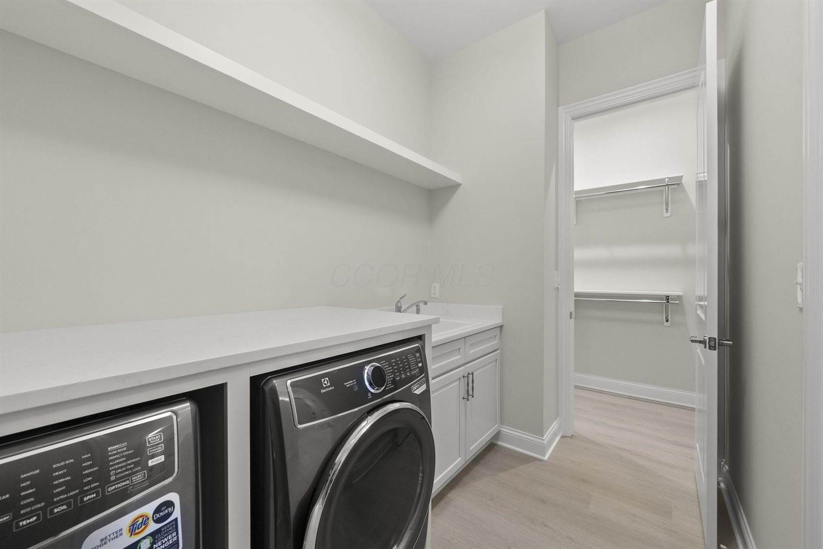 1984 Ridgeview Road, Columbus, OH 43221