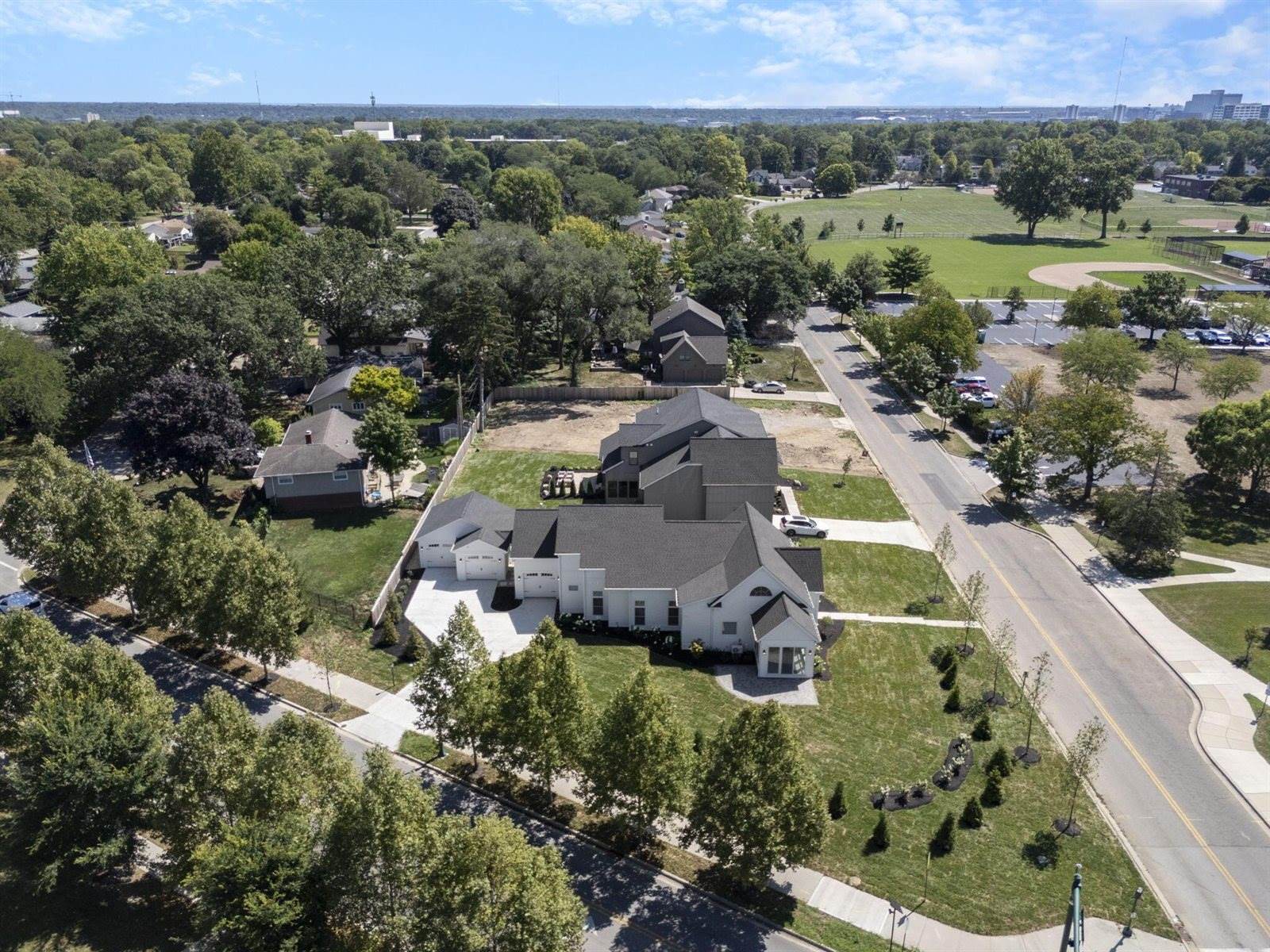 1984 Ridgeview Road, Columbus, OH 43221