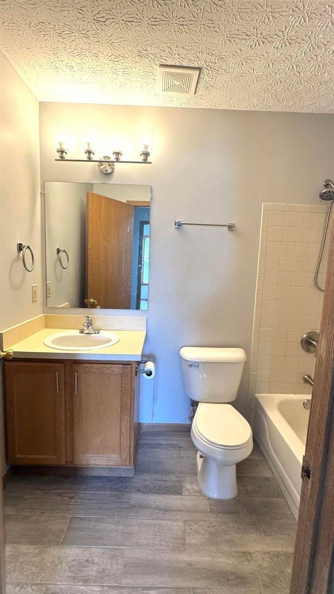 4348 Shady Meadows Drive, Grove City, OH 43123