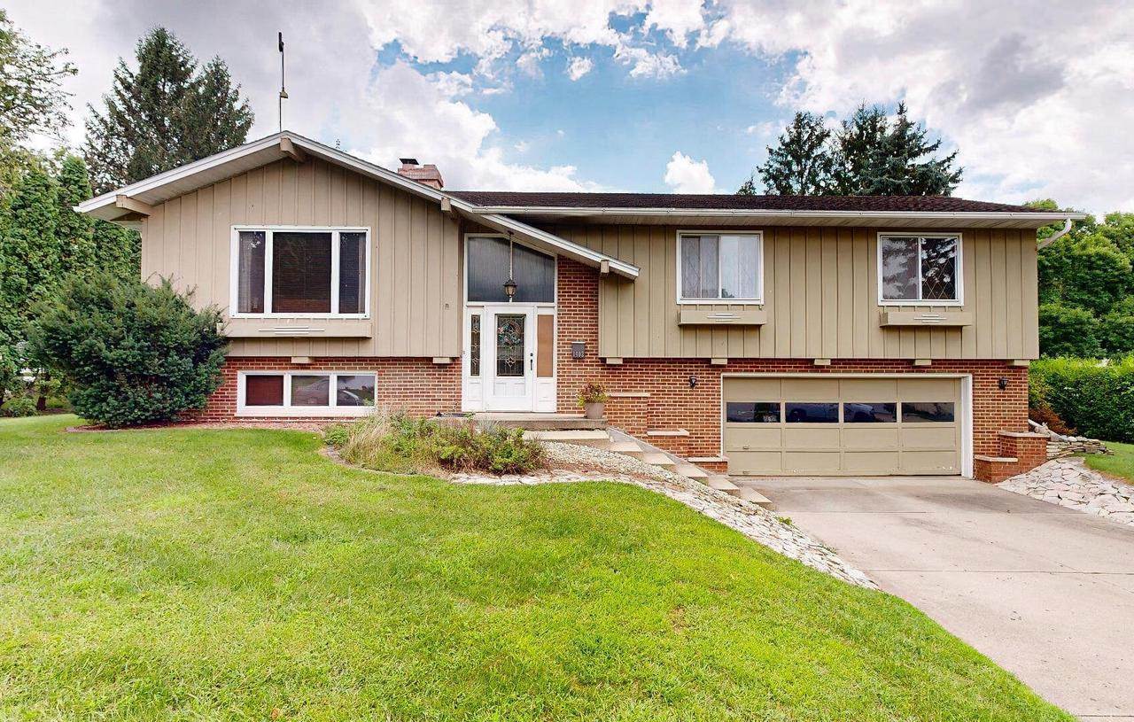 1402 Adrian Blvd, Fort Atkinson, WI 53538