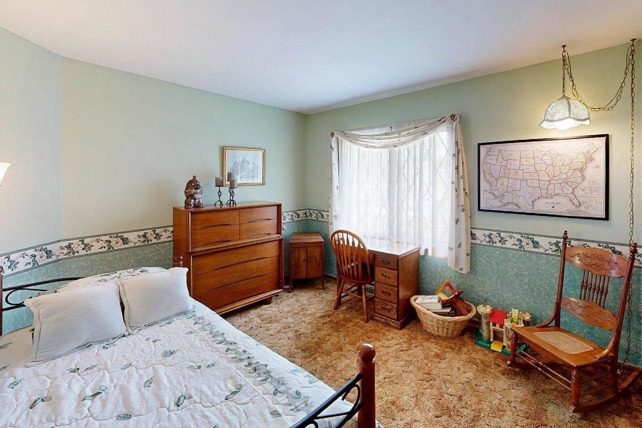 1402 Adrian Blvd, Fort Atkinson, WI 53538