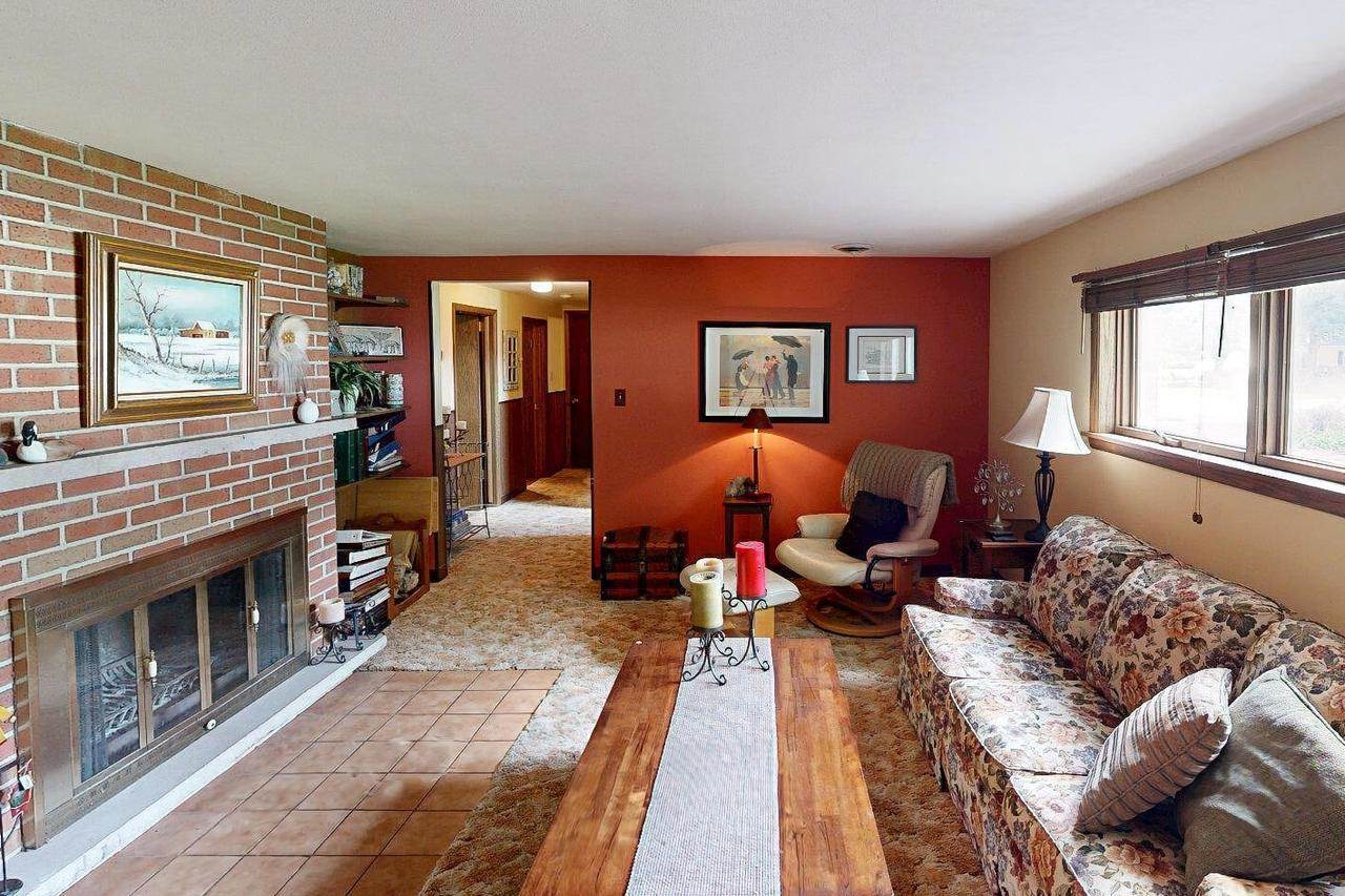 1402 Adrian Blvd, Fort Atkinson, WI 53538