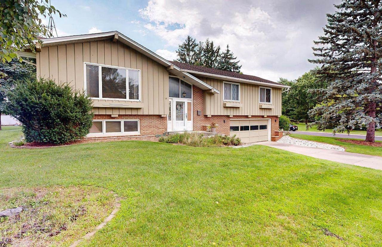 1402 Adrian Blvd, Fort Atkinson, WI 53538