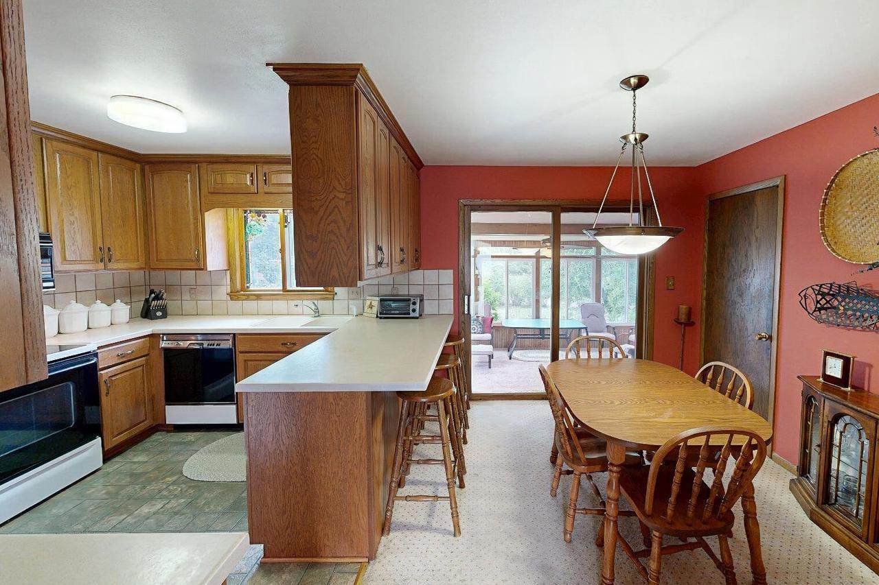 1402 Adrian Blvd, Fort Atkinson, WI 53538