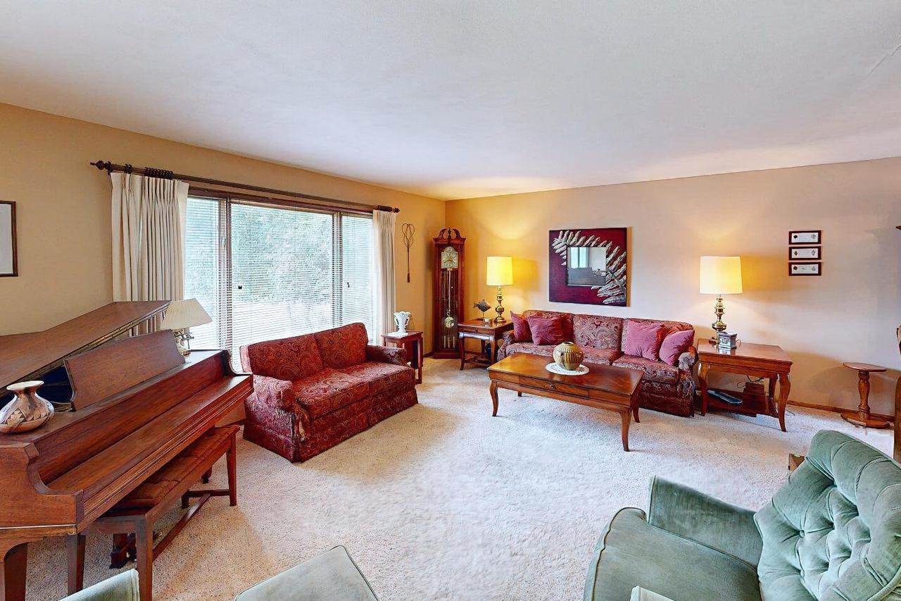 1402 Adrian Blvd, Fort Atkinson, WI 53538