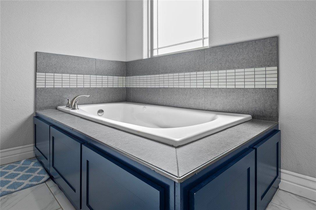 1010 Huntleigh Drive, Bentonville, AR 72713