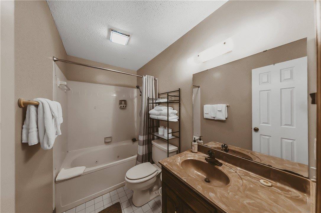 11 Green Meadow Lane, #1, Holiday Island, AR 72631