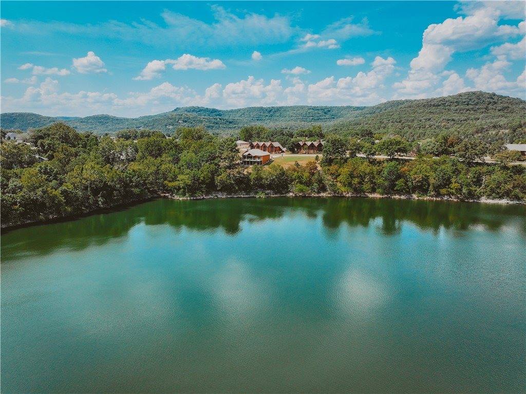 11 Green Meadow Unit 2 Lane, Holiday Island, AR 72631