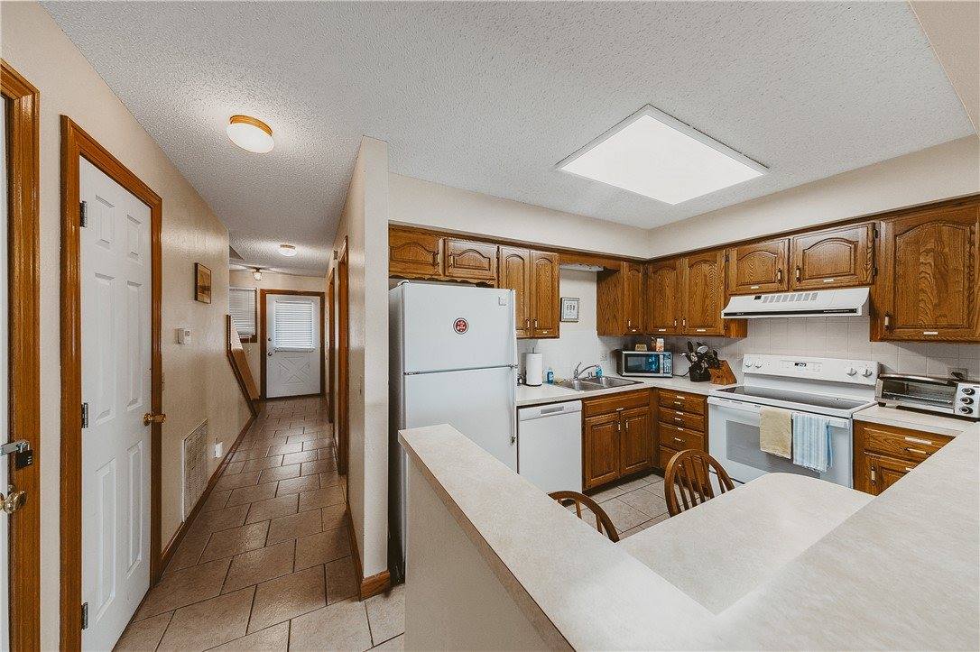 11 Green Meadow Unit 2 Lane, Holiday Island, AR 72631