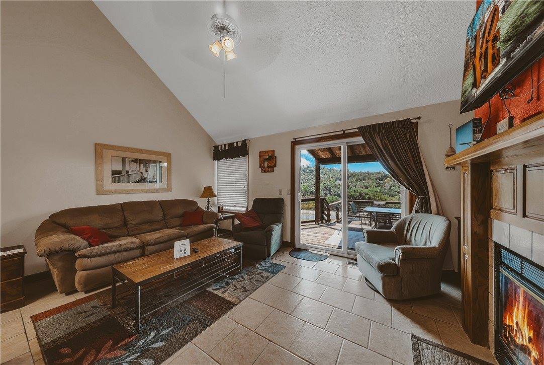 11 Green Meadow Unit 2 Lane, Holiday Island, AR 72631