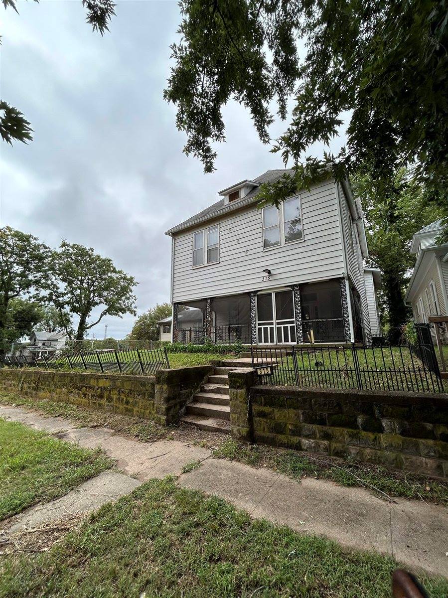 315 East Central, Arkansas City, KS 37005
