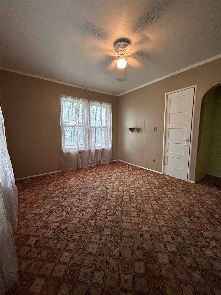 315 East Central, Arkansas City, KS 37005