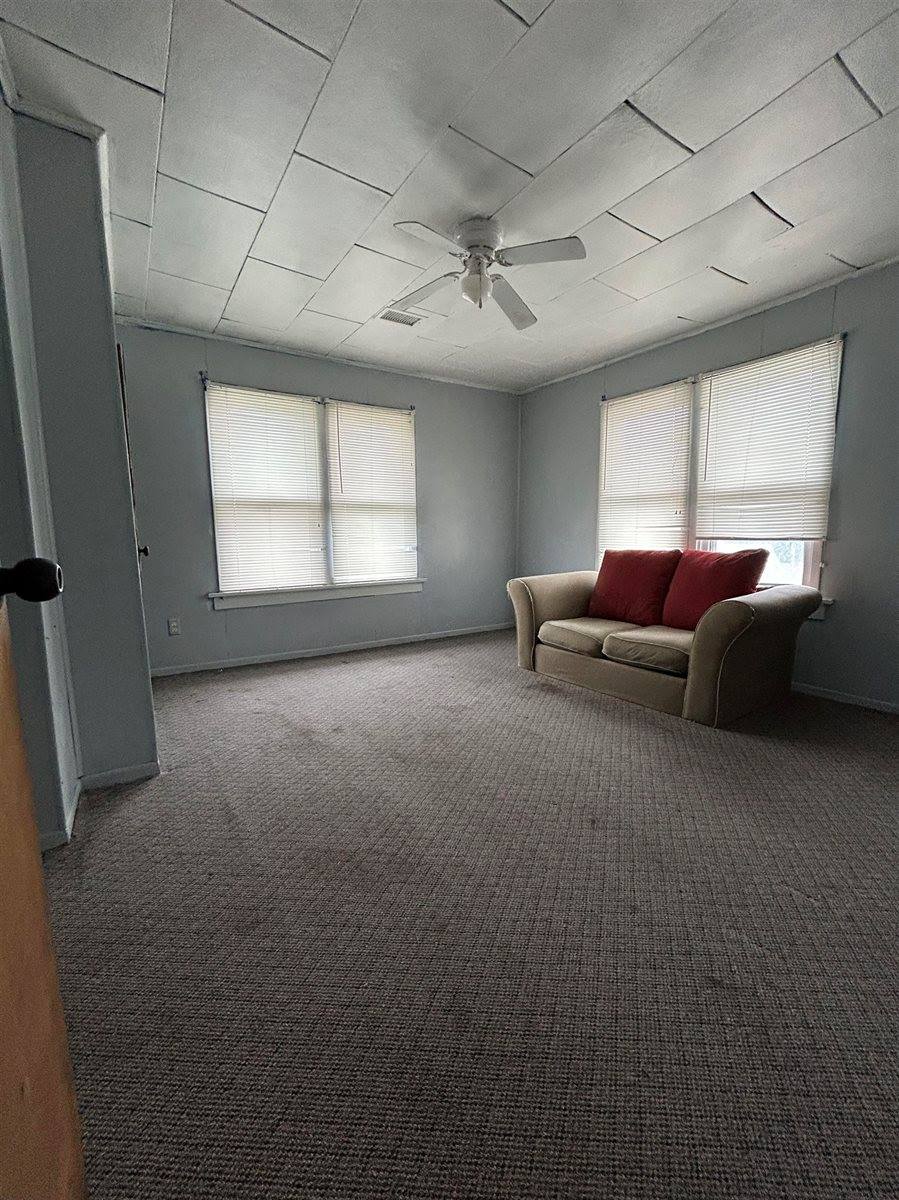 315 East Central, Arkansas City, KS 37005