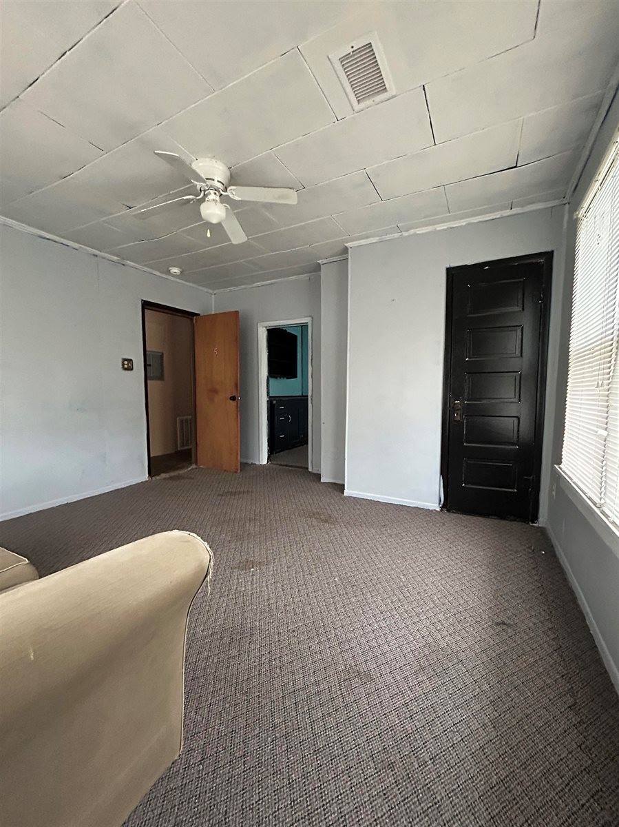 315 East Central, Arkansas City, KS 37005